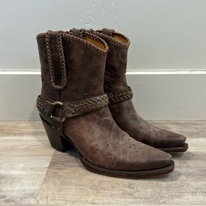 Cleo + Wolf Willow Western Snip Toe Brown Distressed Boots Point Toe Size 8.5